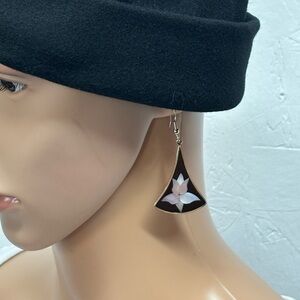 Alpaca Mexico mother of pearl flower earrings